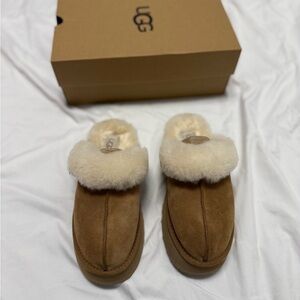 UGG Disquette Slippers in Tan and Cream
